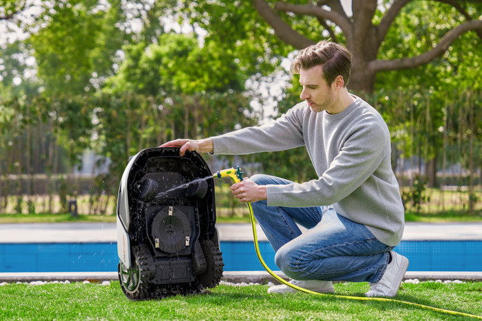 Dreame A1 Pro product in use