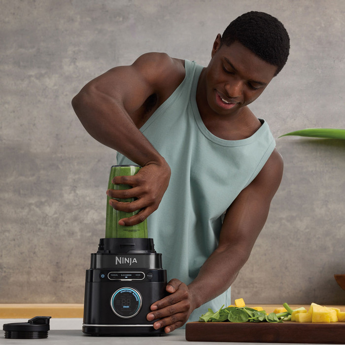 Ninja Detect Blender Pro TB301EU product in use