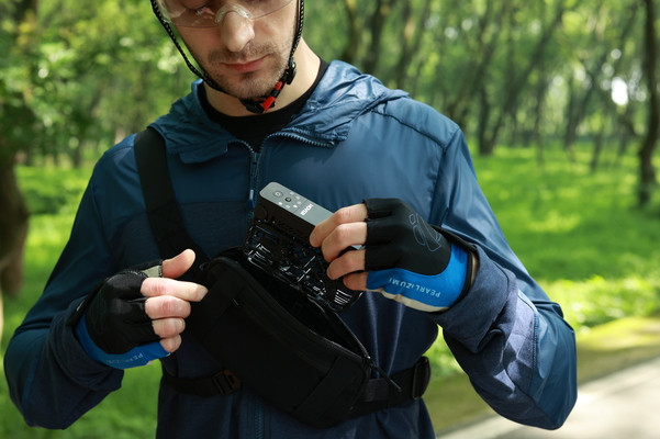 HOVERAir X1 Zwart Combo product in gebruik