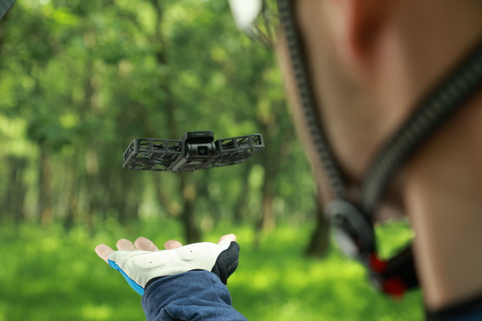 HOVERAir X1 Zwart Combo product in gebruik