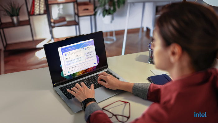 Lenovo ThinkPad X9-14 21QA002KMH Aura Edition Gen 1 QWERTY product in use