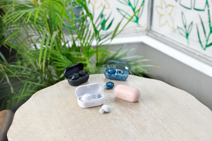 Sony WF-C710N Zwart product in gebruik