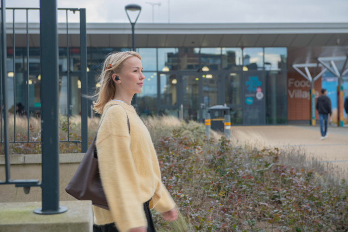 Sony WF-C710N Bleu produit à l'usage