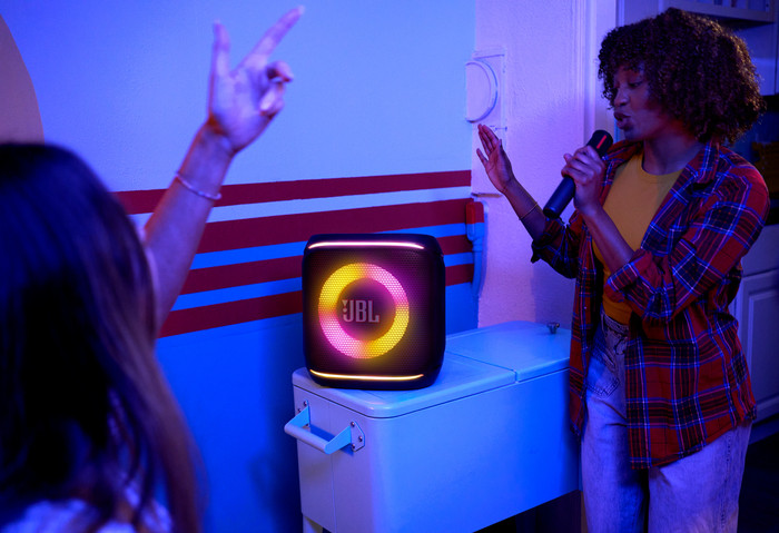 JBL Encore 2 Black product in use