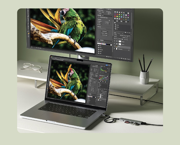 Satechi Type C Slim Multi-Port Adapter V2 Space Grey product in gebruik