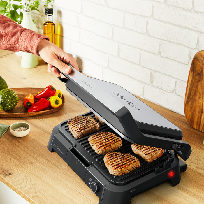 Tefal SuperGrill 3-in-1 GC520D XL product in use