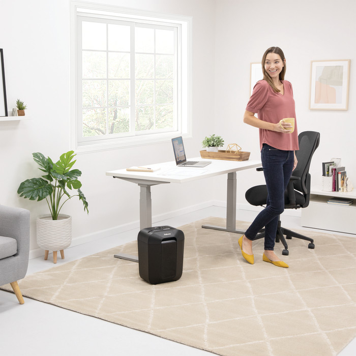 Fellowes LX50 White product in use