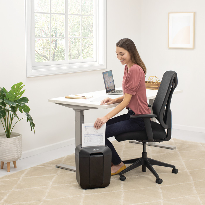 Fellowes LX50 White product in use