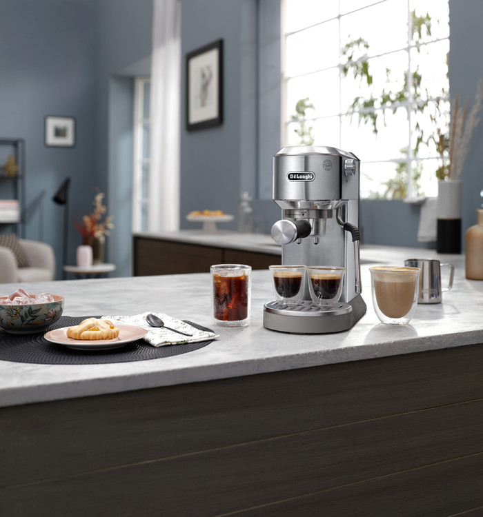 De'Longhi Dedica DUO EC890.M product in gebruik