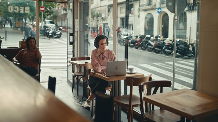 HP EliteBook X G1a- B69D5ET OLED AZERTY product in use