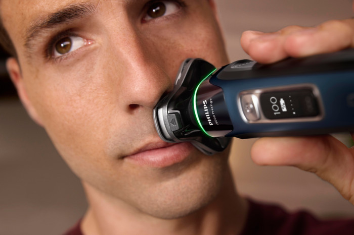 Philips Shaver i9000 Prestige XP9201/33 product in gebruik