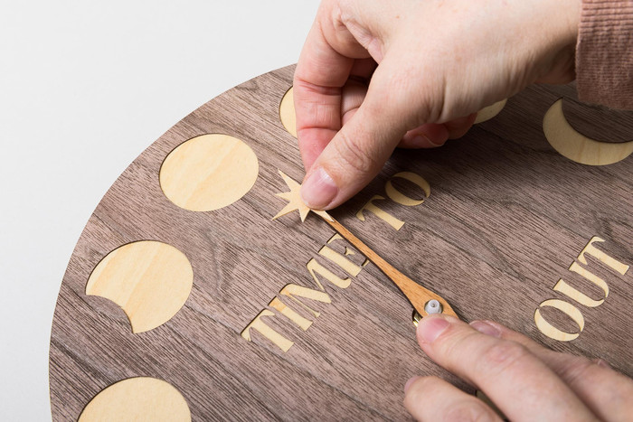 Cricut Houtfineer 30,5 x 30,5 cm Walnoot product in gebruik