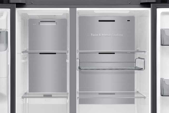 Samsung RS90F66BETEF Family Hub inside