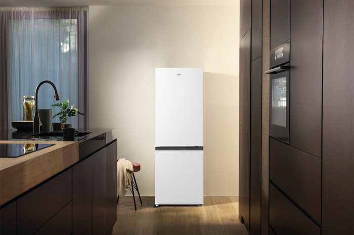 ETNA KCV343WIT product in use