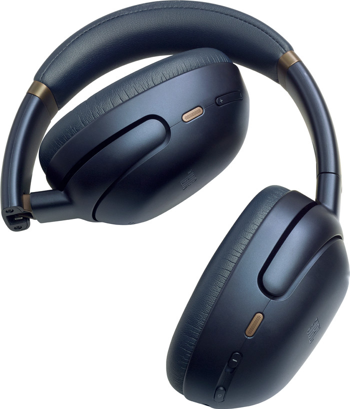 JBL Tour One M3 Smart Bleu + BlueBuilt Chargeur Quick Charge détail