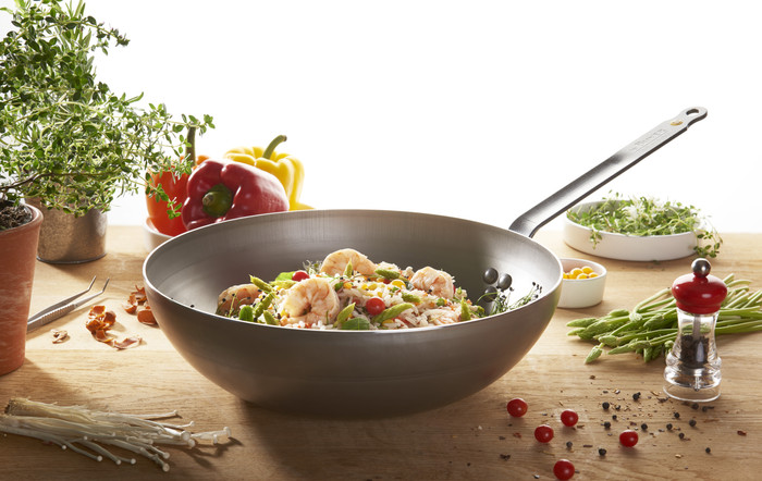 De Buyer Mineral B Koekenpannenset 24 + 28 cm + Wokpan 28 cm product in gebruik