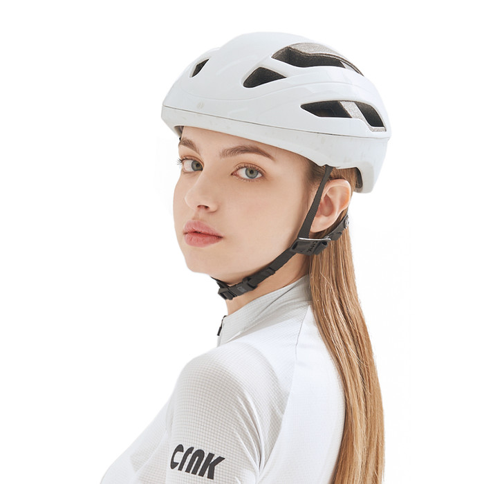 CRNK Angler Glossy Wit M product in gebruik