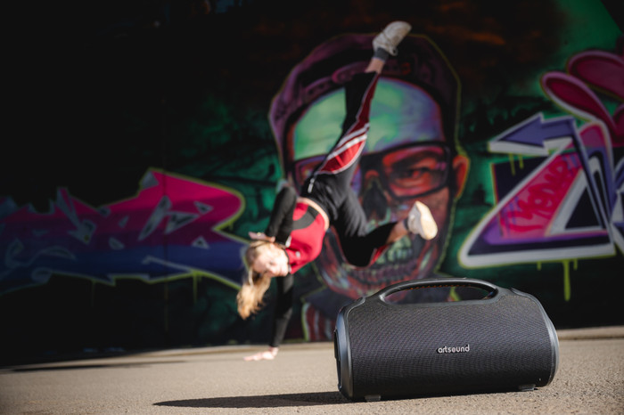 ArtSound PWR04 product in use