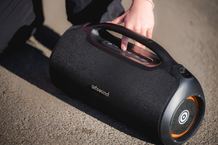 ArtSound PWR04 product in use