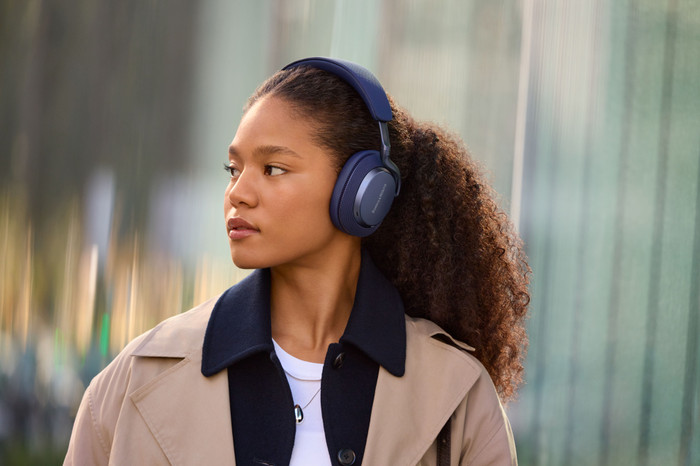 Bowers & Wilkins Px7 S3 Blue product in use