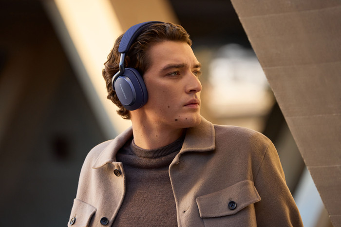 Bowers & Wilkins Px7 S3 Blue product in use