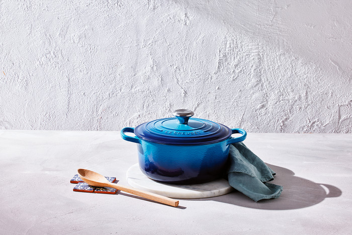 Le Creuset Signature Round Dutch Oven 26cm Azure product in use