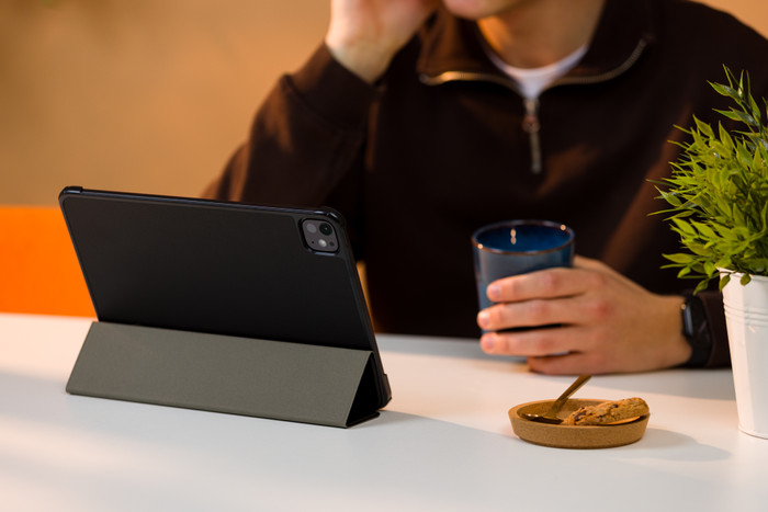 BlueBuilt iPad Pro (2025/2024) 11 inches Tri-Fold Case Black product in use
