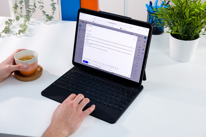 BlueBuilt Apple iPad Pro (2024) 13 inches Keyboard Cover AZERTY Black product in use