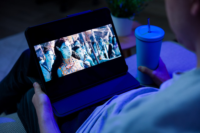 BlueBuilt Apple iPad Pro (2025/2024) 13 Pouces Book Case Noir produit à l'usage