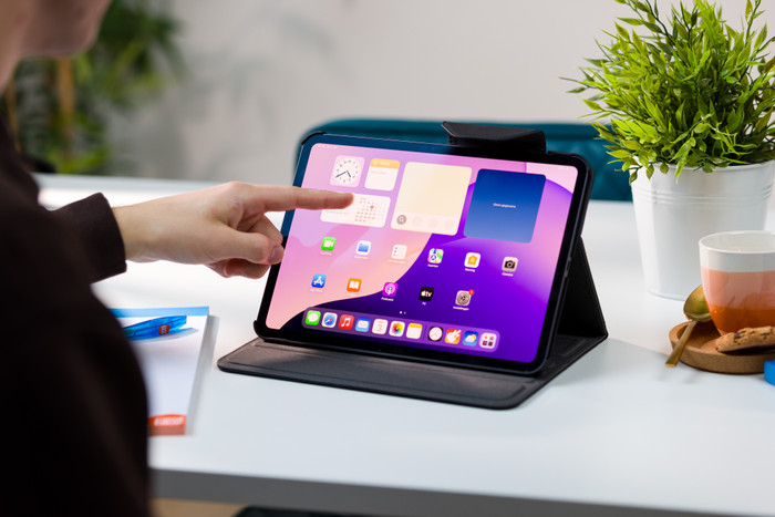 BlueBuilt Apple iPad Pro (2025/2024) 11 inches Book Case Black product in use