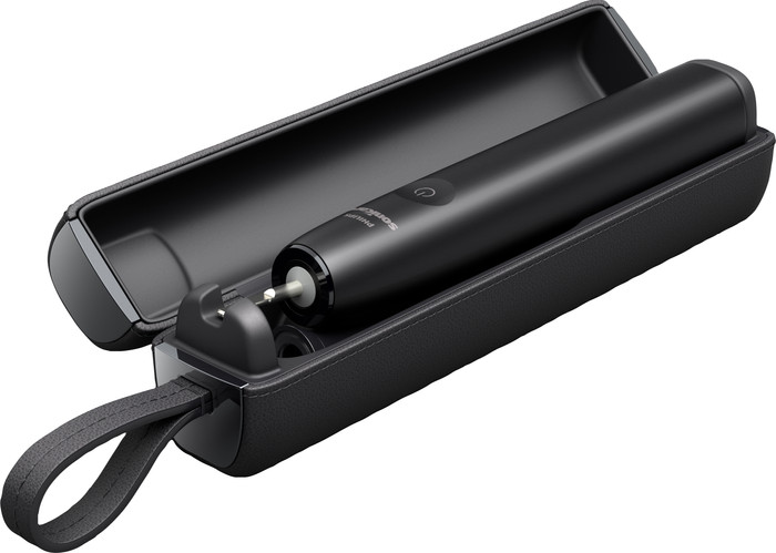 Philips Sonicare DiamondClean Prestige 9900 HX9992/43 product in use