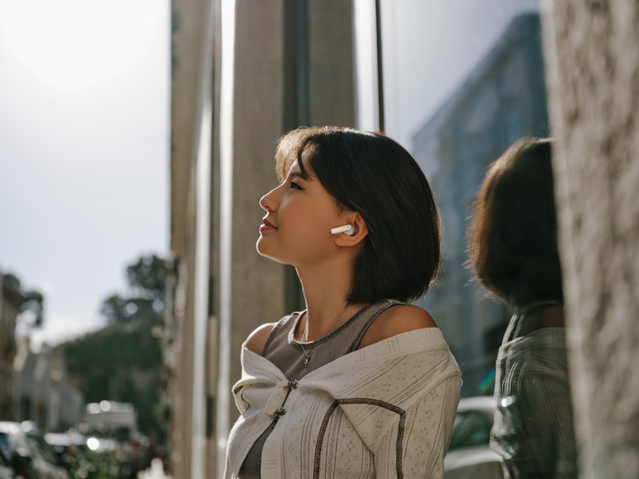 Sennheiser Accentum Open Cream product in use