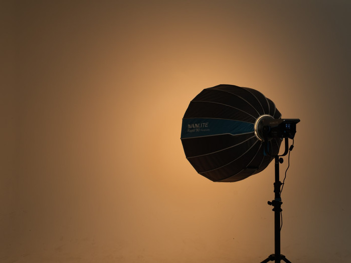Nanlite Rapid Parabolic Softbox 90cm product in use