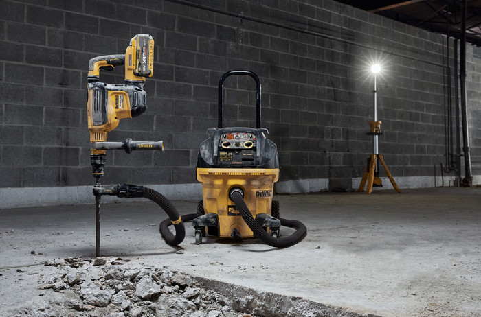 DEWALT DWV905M-QS + DEWALT DWV9402-XJ (5x) product in use
