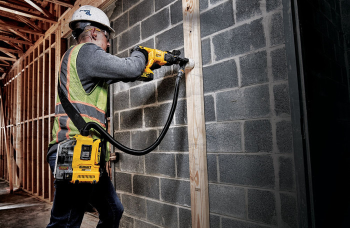 DEWALT DWH161N-XJ (without battery) product in use