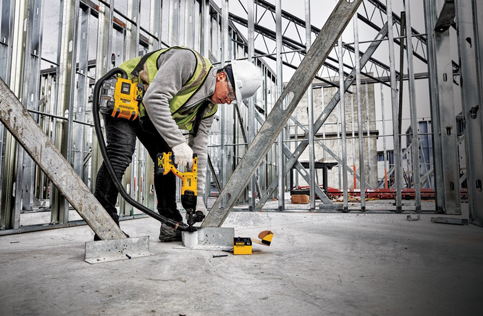 DEWALT DWH161N-XJ (without battery) product in use