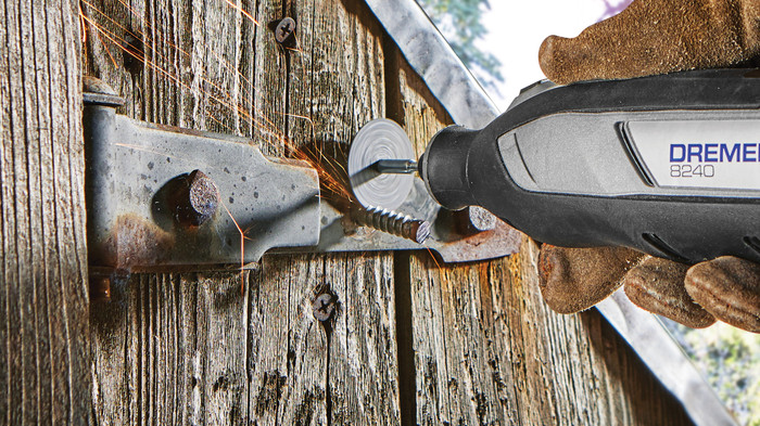 Dremel 8240 - 5 12V product in gebruik