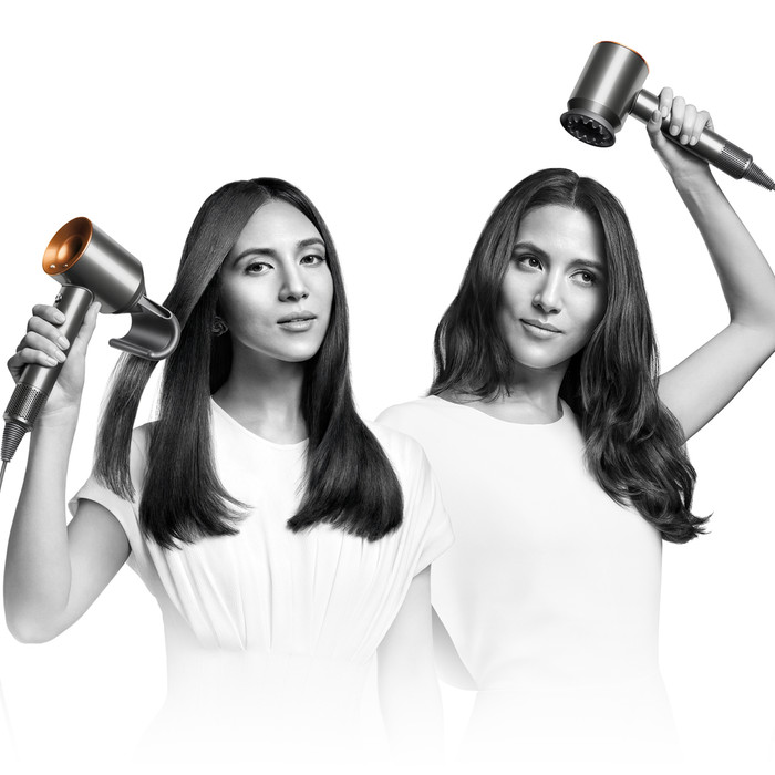 Dyson Supersonic Straight + Wavy Prussian Blue product in use