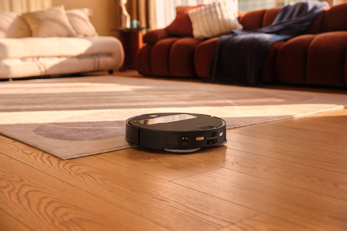 Roborock Saros Z70 Black product in use