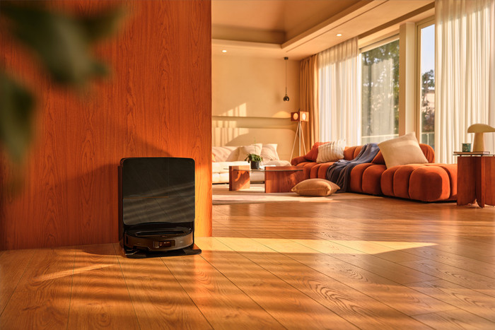 Roborock Saros Z70 Black product in use