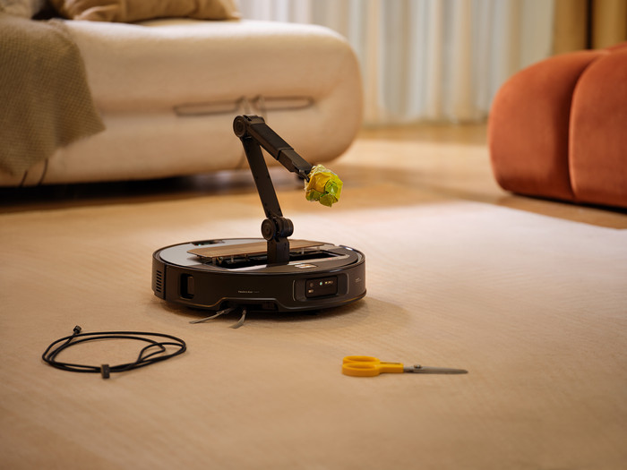 Roborock Saros Z70 Silver product in use