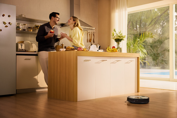 Roborock Saros Z70 Silver product in use