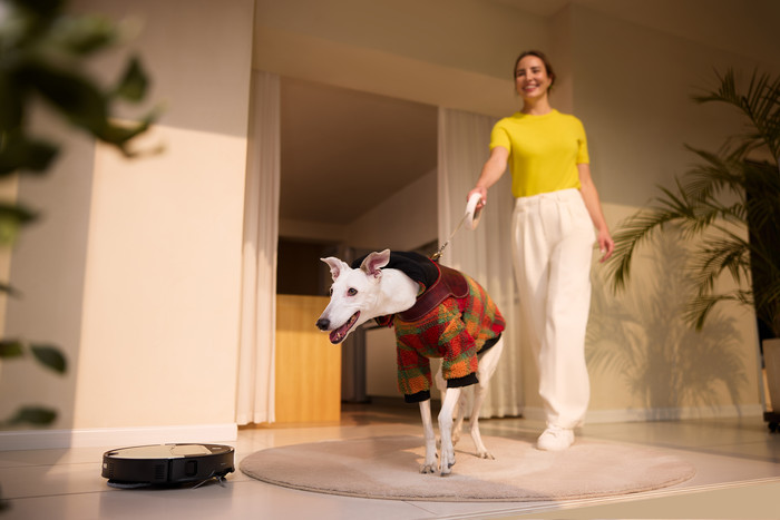 Roborock Saros Z70 Silver product in use