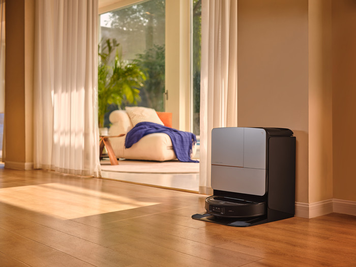 Roborock Saros Z70 Silver product in use