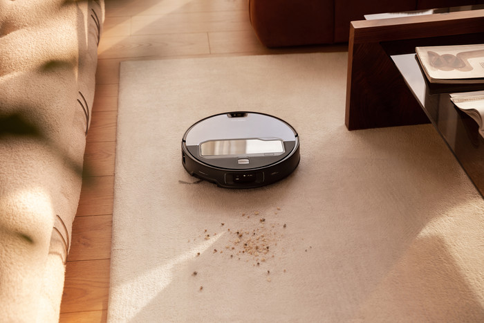 Roborock Saros Z70 Silver product in use