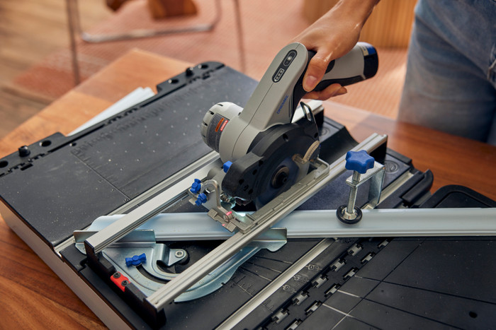 Dremel CS12JM Zaagstation product in gebruik