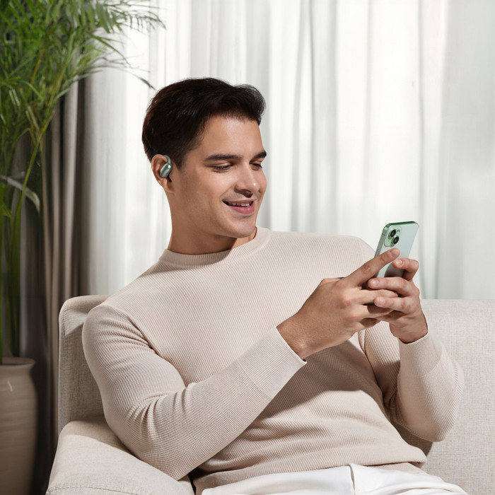 Soundcore AeroFit 2 Groen product in gebruik