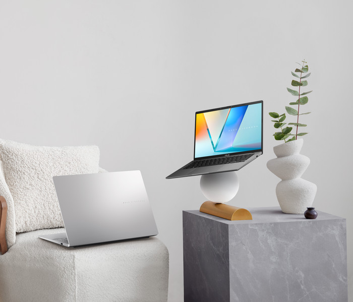 ASUS Vivobook S14 S3407VA-LY032W AZERTY product in use