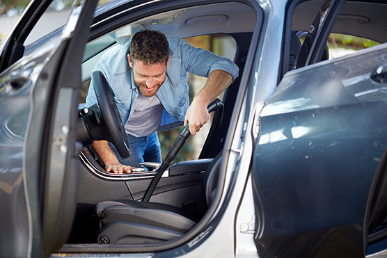 Nilfisk Premium Car Set for Multi II and Buddy II product in use