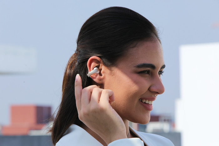 soundcore AeroClip White product in use